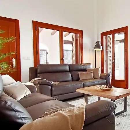 בית נופש House With Pool And Barbecue