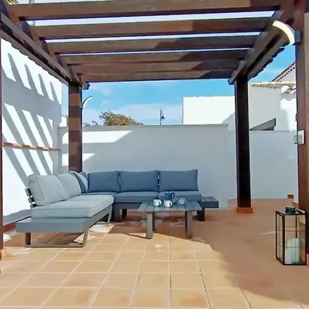 House With Pool And Barbecue בית נופש *